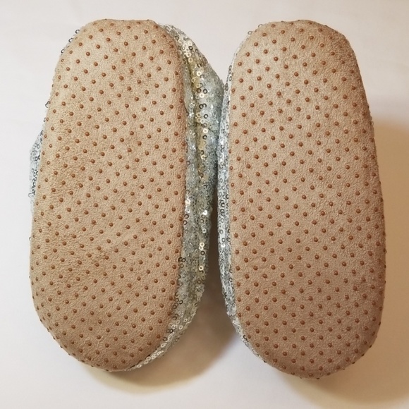 Girl's Size S-M Silver Sequined Bootie Slippers. - Picture 6 of 8